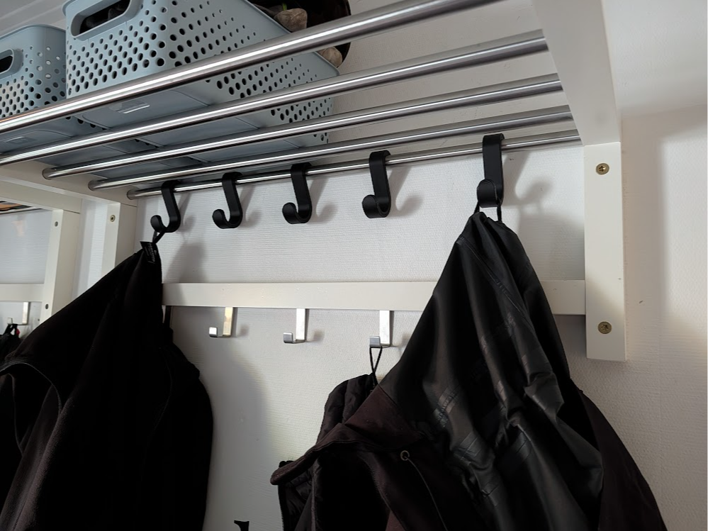 Clip on Hook for 16 mm Hat Shelf Rail 3D printable design